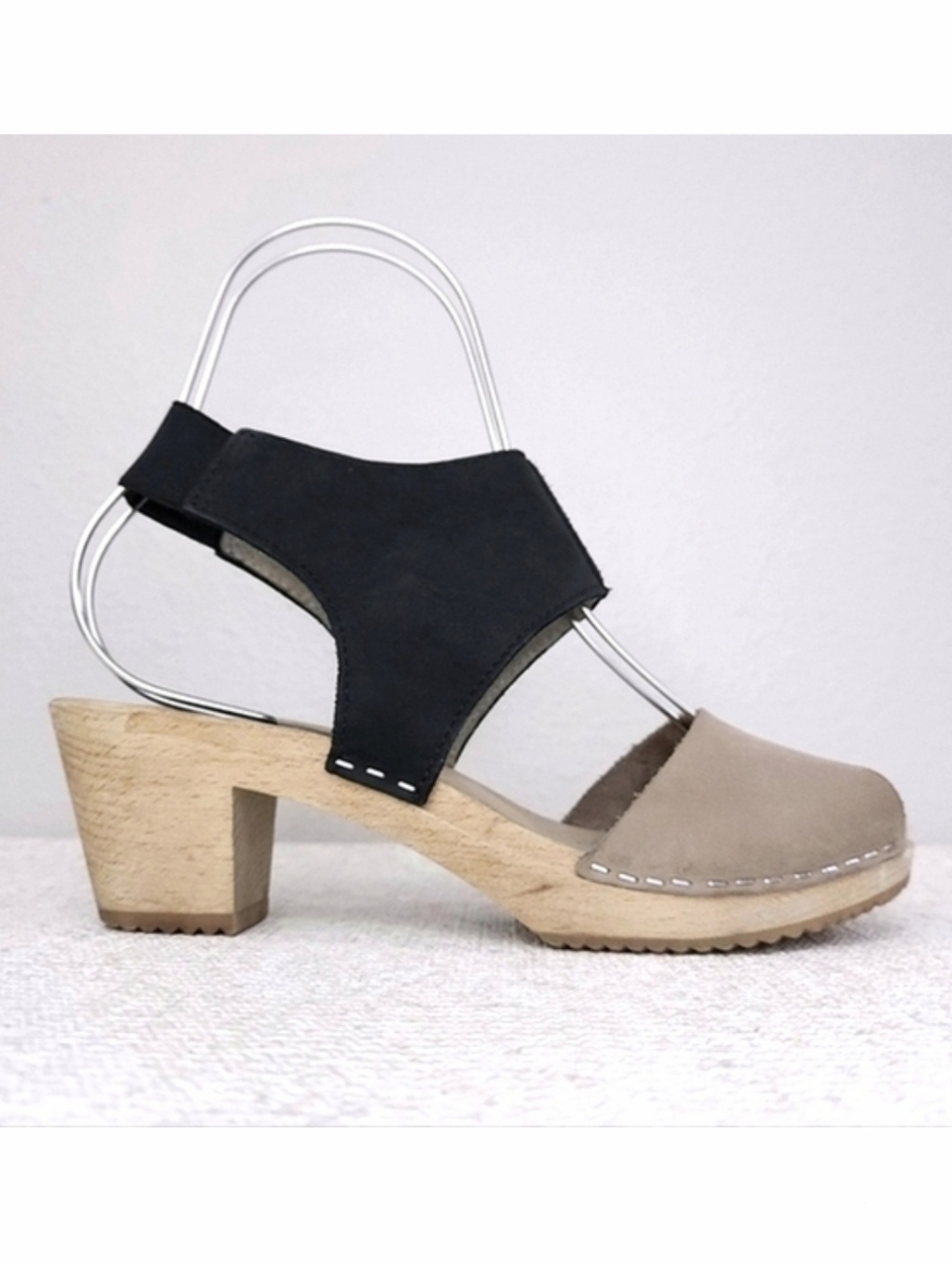 MOHEDA Victoria Peep-Toe Clogs